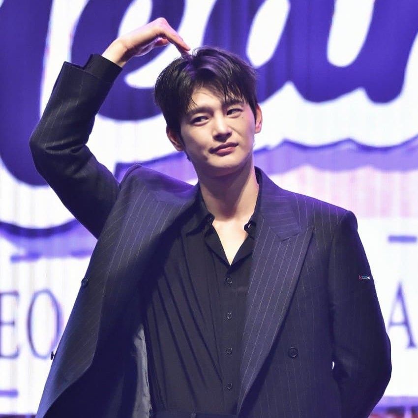 A moment captured by a fan of Seo Inguk