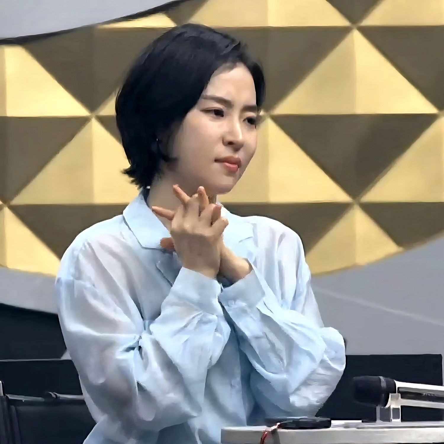 Behind-the-scenes cut of Hong Ja