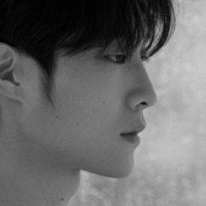 Recent activity shot of Lee Jongwon