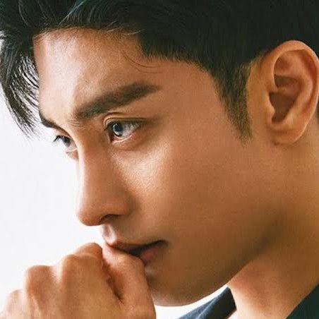 Latest photo of Sunghoon