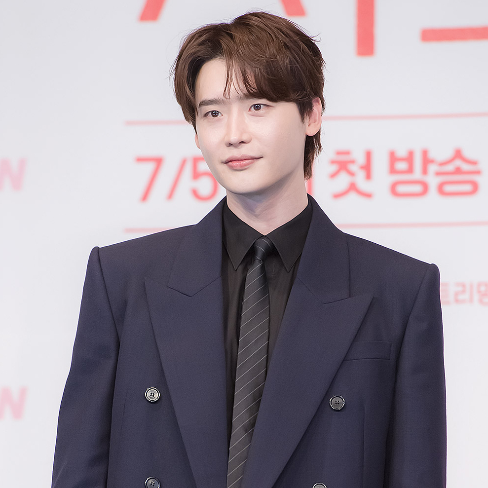 Recent activity shot of Lee Jongsuk