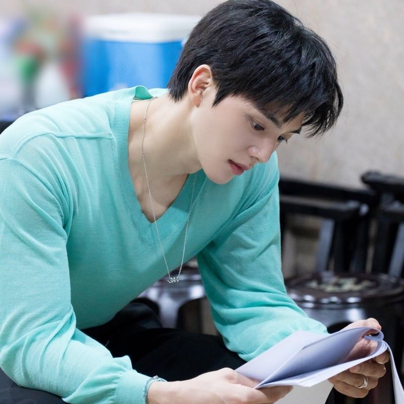 A moment captured by a fan of Song Kang