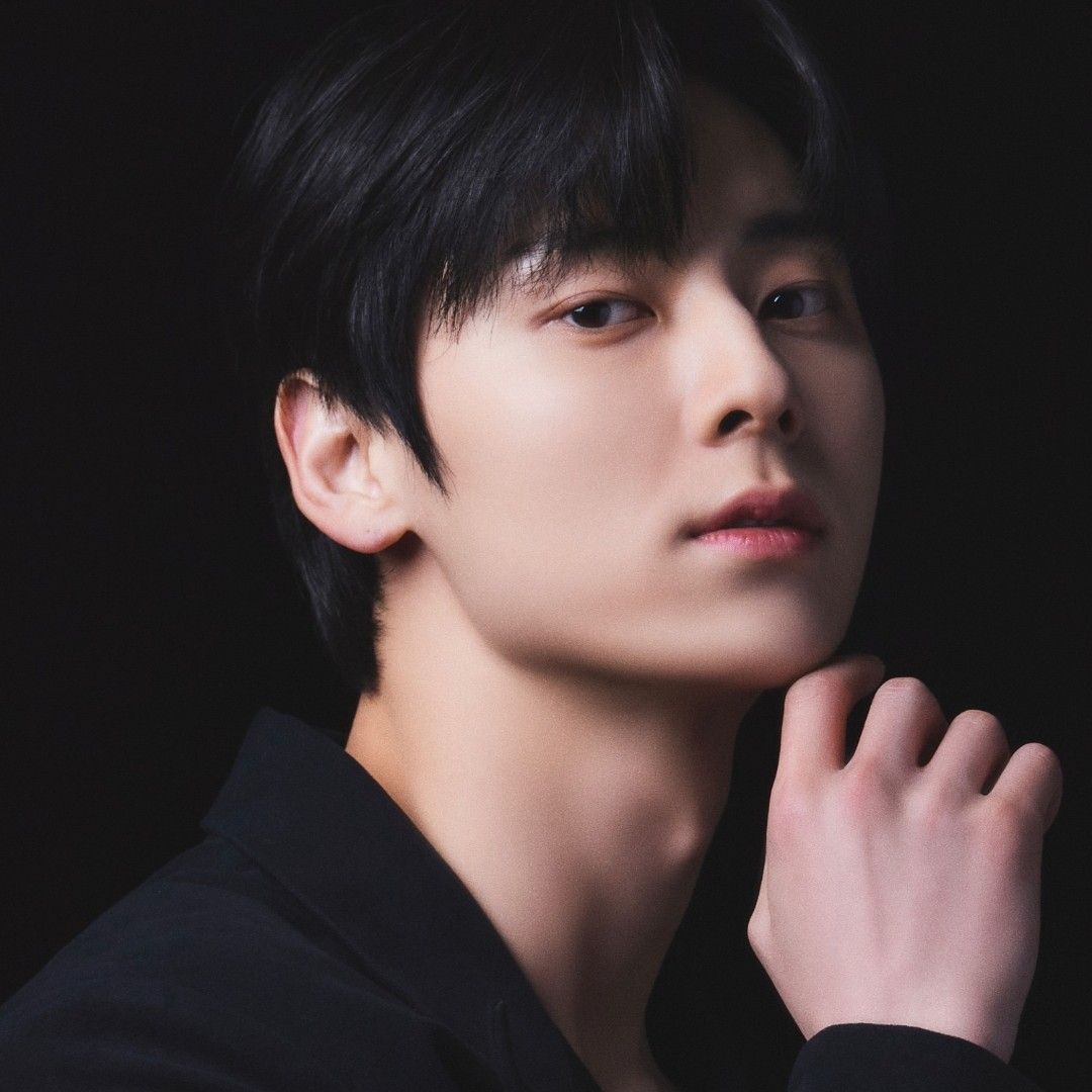 황민현 최근 활동샷