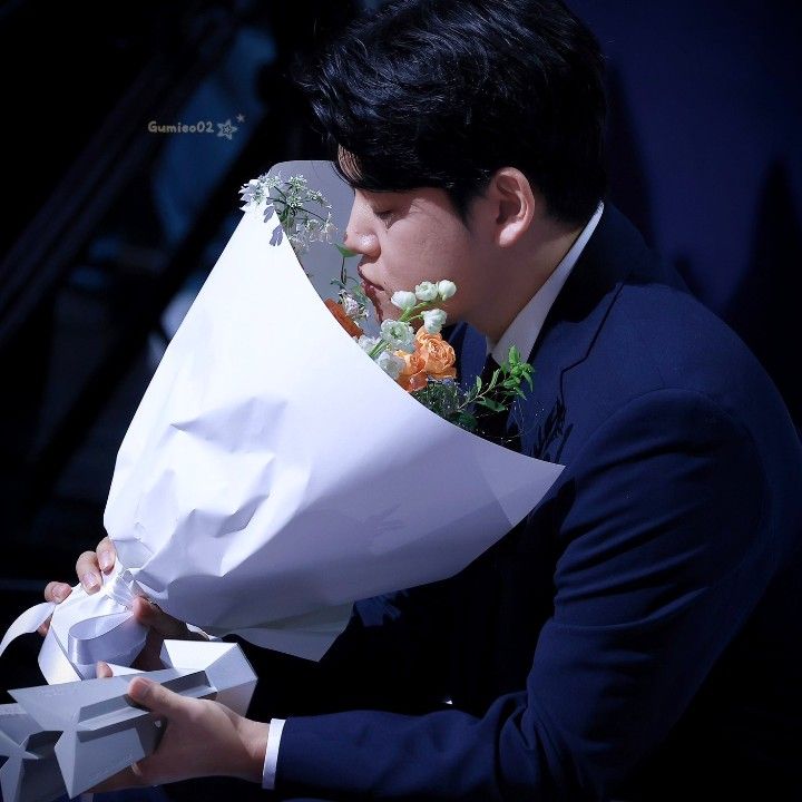 Behind-the-scenes cut of Gumayusi