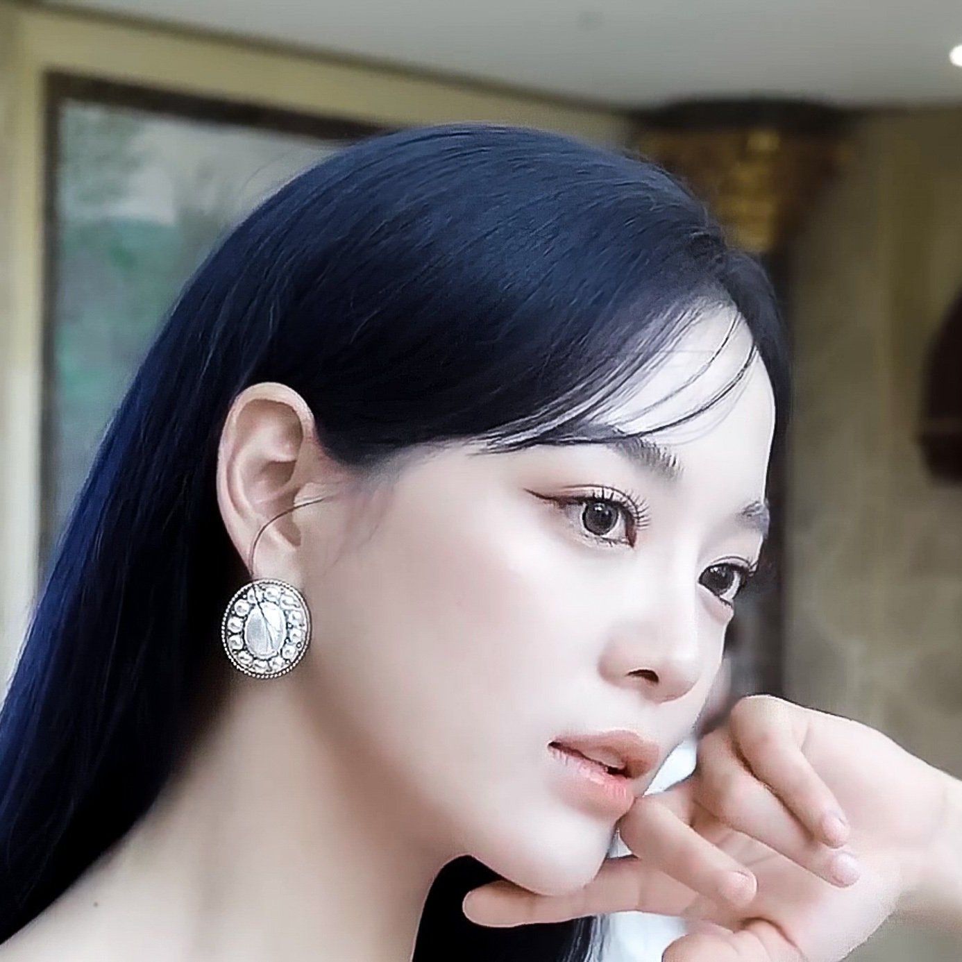 Behind-the-scenes cut of Kim Sejeong