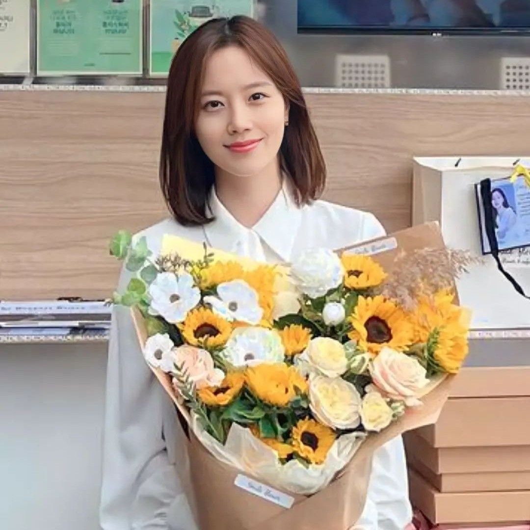 Behind-the-scenes cut of Moon Chaewon
