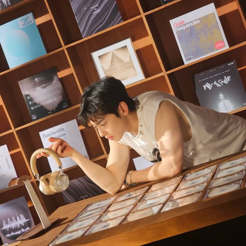 Latest photo of Cha Eunwoo