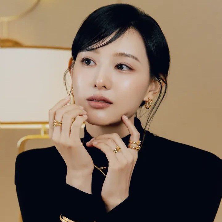 Behind-the-scenes cut of Kim Jiwon