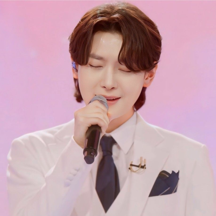 오늘 가장 핫한 셀럽 커뮤니티 피드