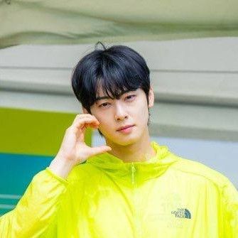 A moment captured by a fan of Cha Eunwoo