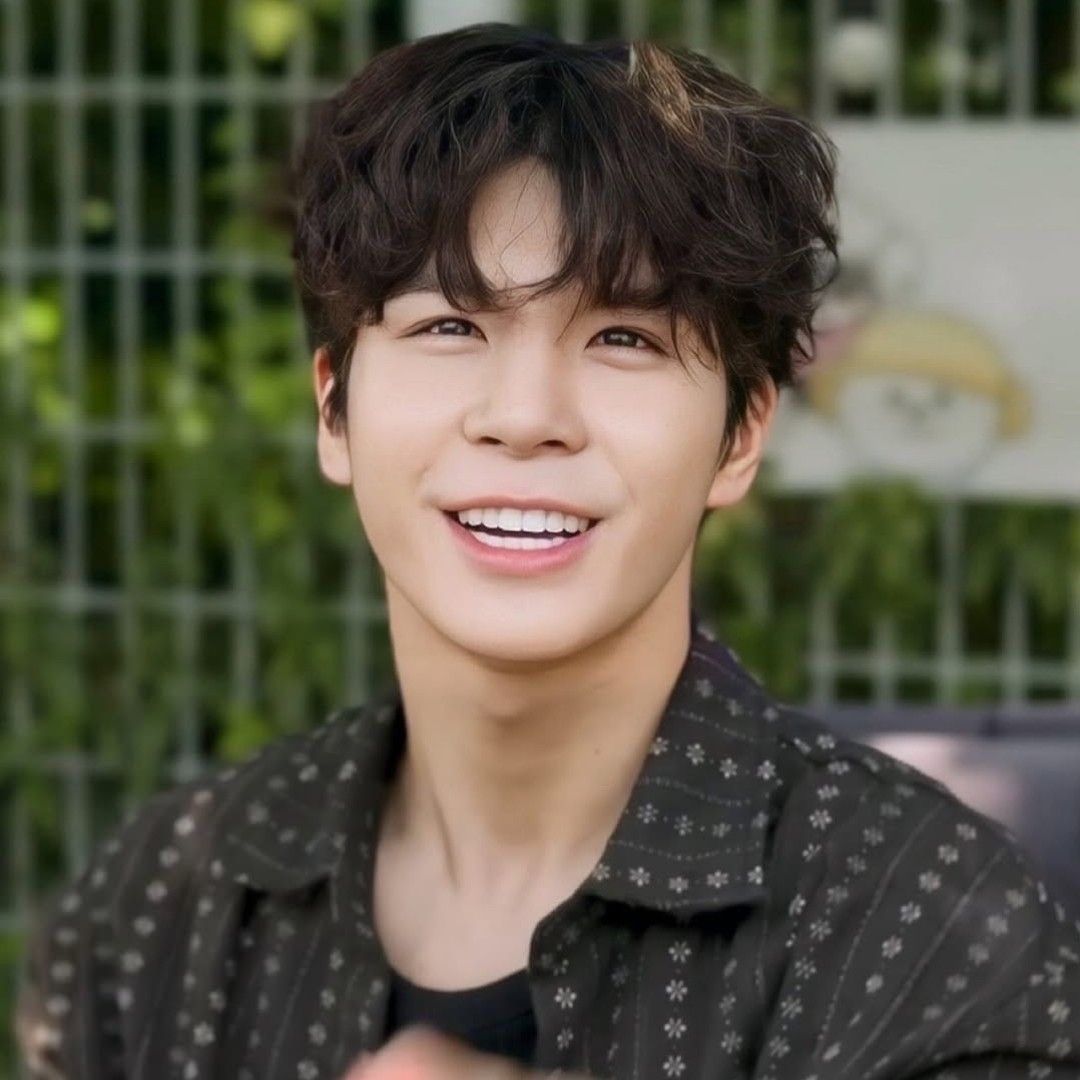 Behind-the-scenes cut of Jeong Dongwon
