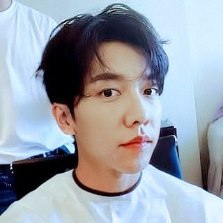 Latest photo of Lee Seunggi