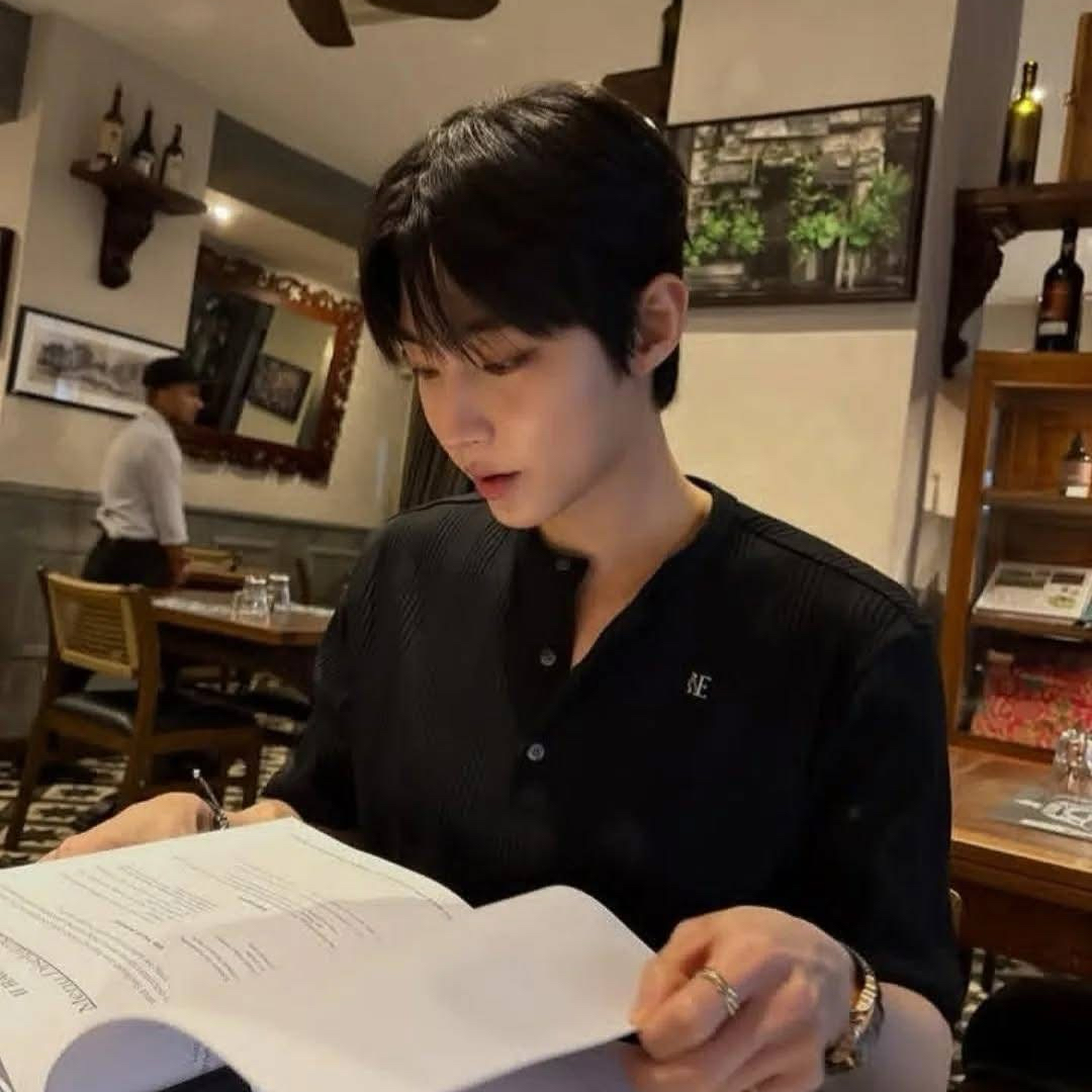 A moment captured by a fan of Hwang Inyoup