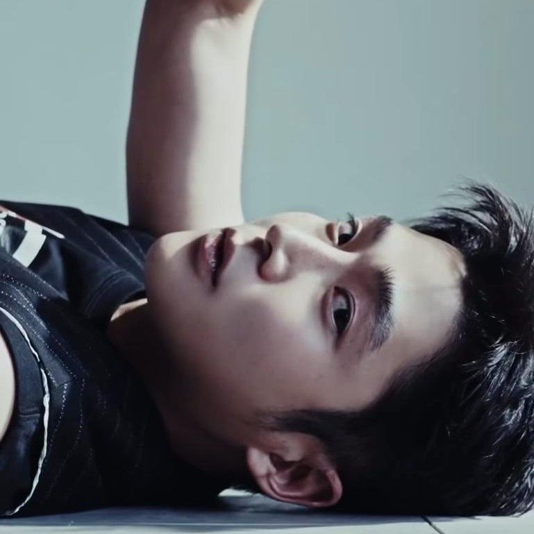 Behind-the-scenes cut of Rowoon