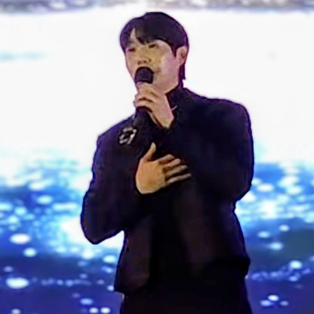 A moment captured by a fan of Son Taejin