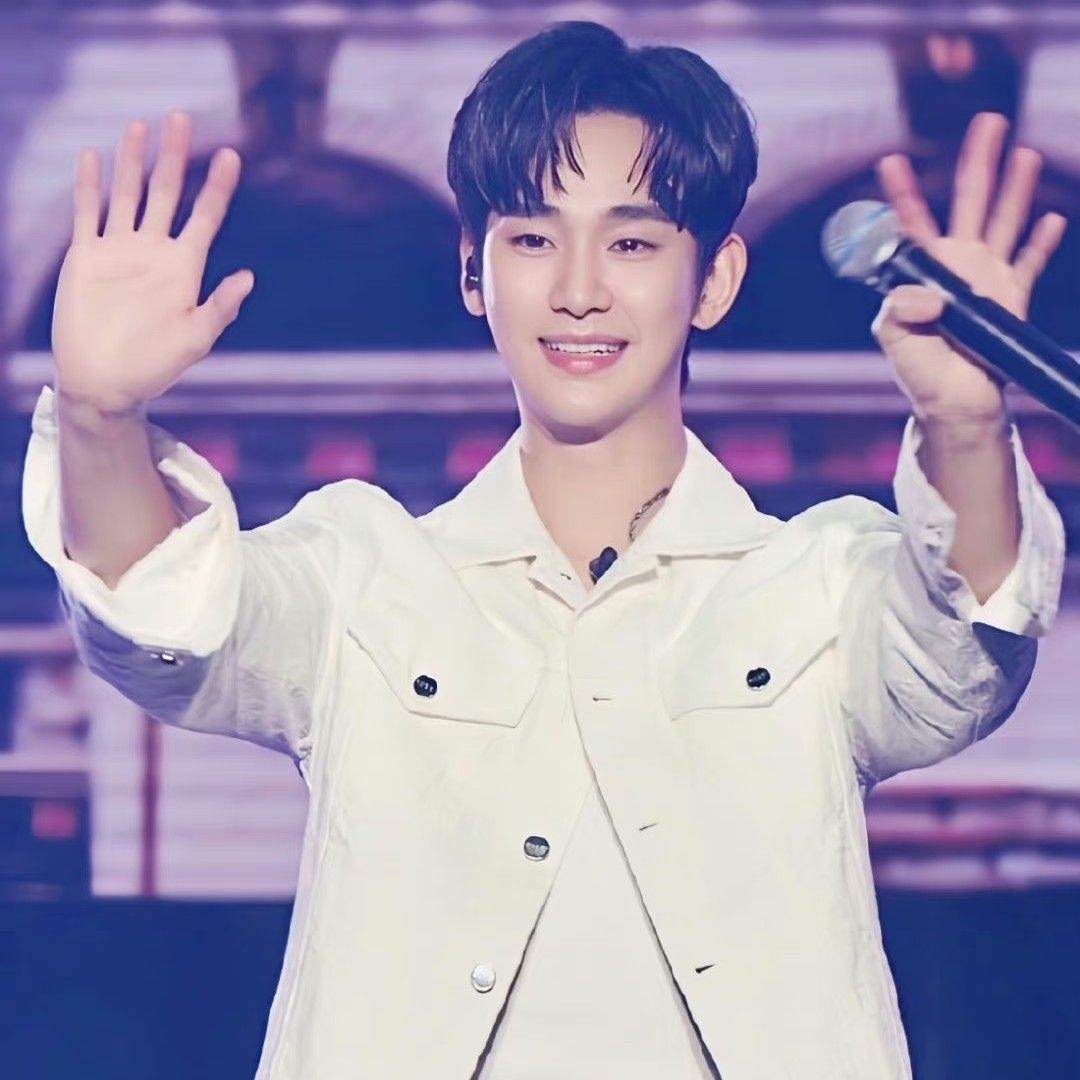 A moment captured by a fan of Kim Soohyun