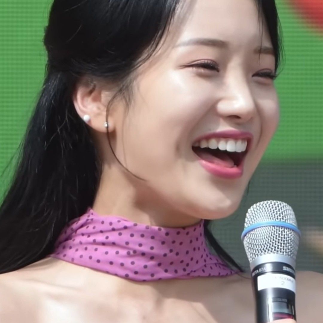 Behind-the-scenes cut of Kim Soyeon (2004)
