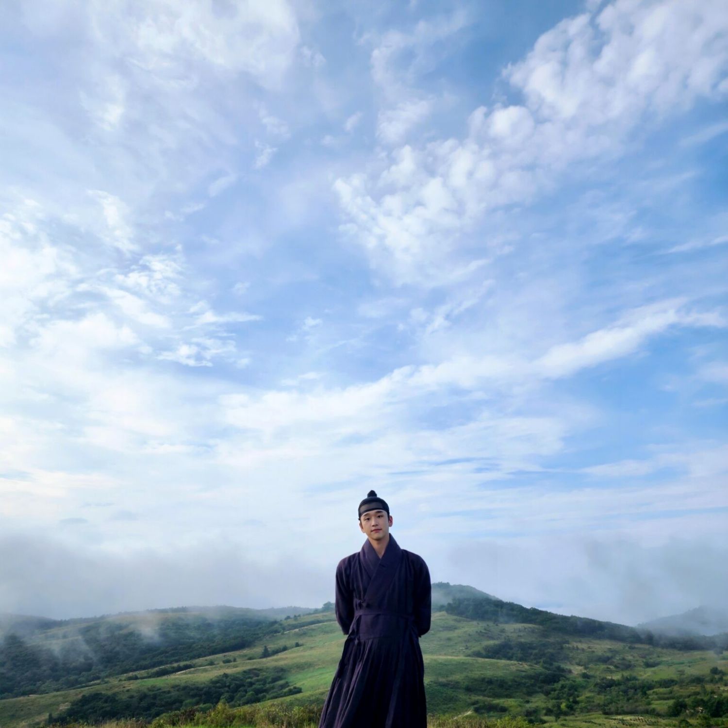 Behind-the-scenes cut of Kim Yoonwoo