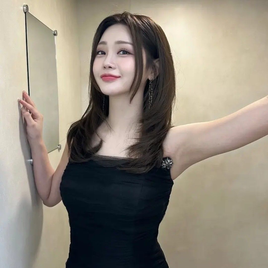Recent activity shot of Hong Jiyoon