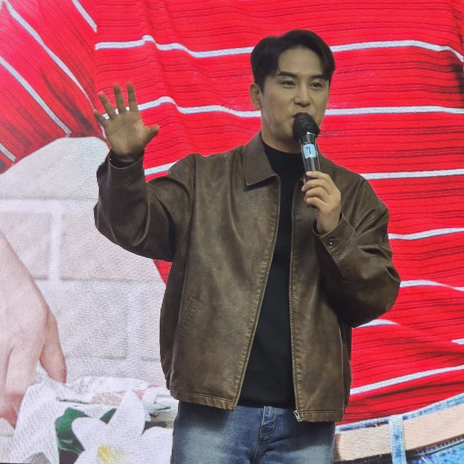 Behind-the-scenes cut of Jang Minho