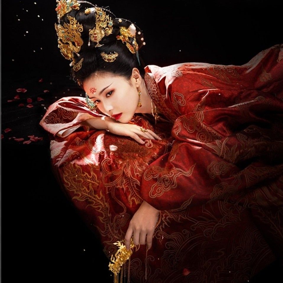 Behind-the-scenes cut of Bai Lu