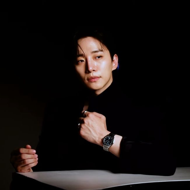 Behind-the-scenes cut of Lee Junho