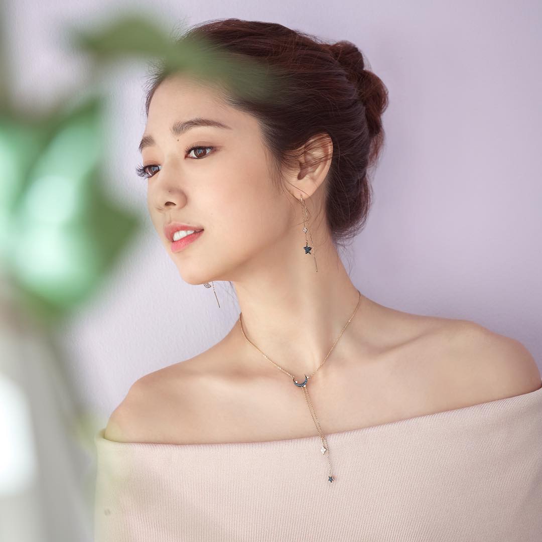 Behind-the-scenes cut of Park Shinhye