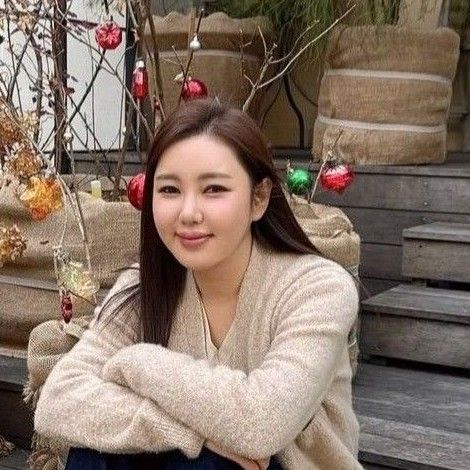 Foto terbaru dari Song Gain