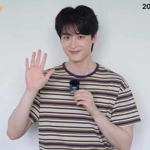 A moment captured by a fan of Lee Jongsuk