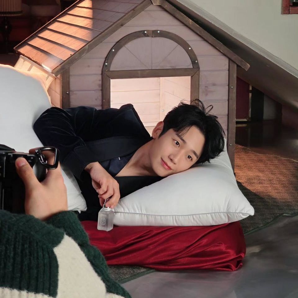 Behind-the-scenes cut of Jung Haein