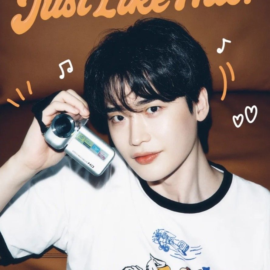 A moment captured by a fan of Lee Jongsuk