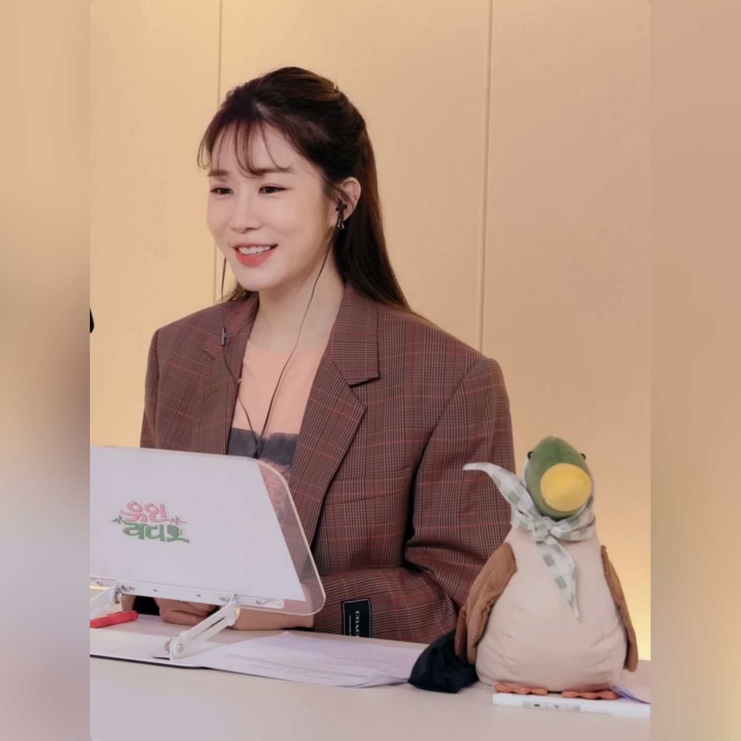 Behind-the-scenes cut of Yoo Inna