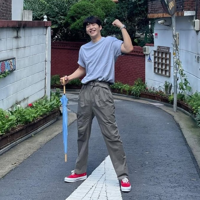 Behind-the-scenes cut of Kim Seonho