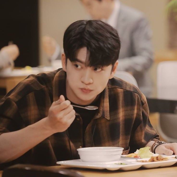 Behind-the-scenes cut of Kang Taeoh