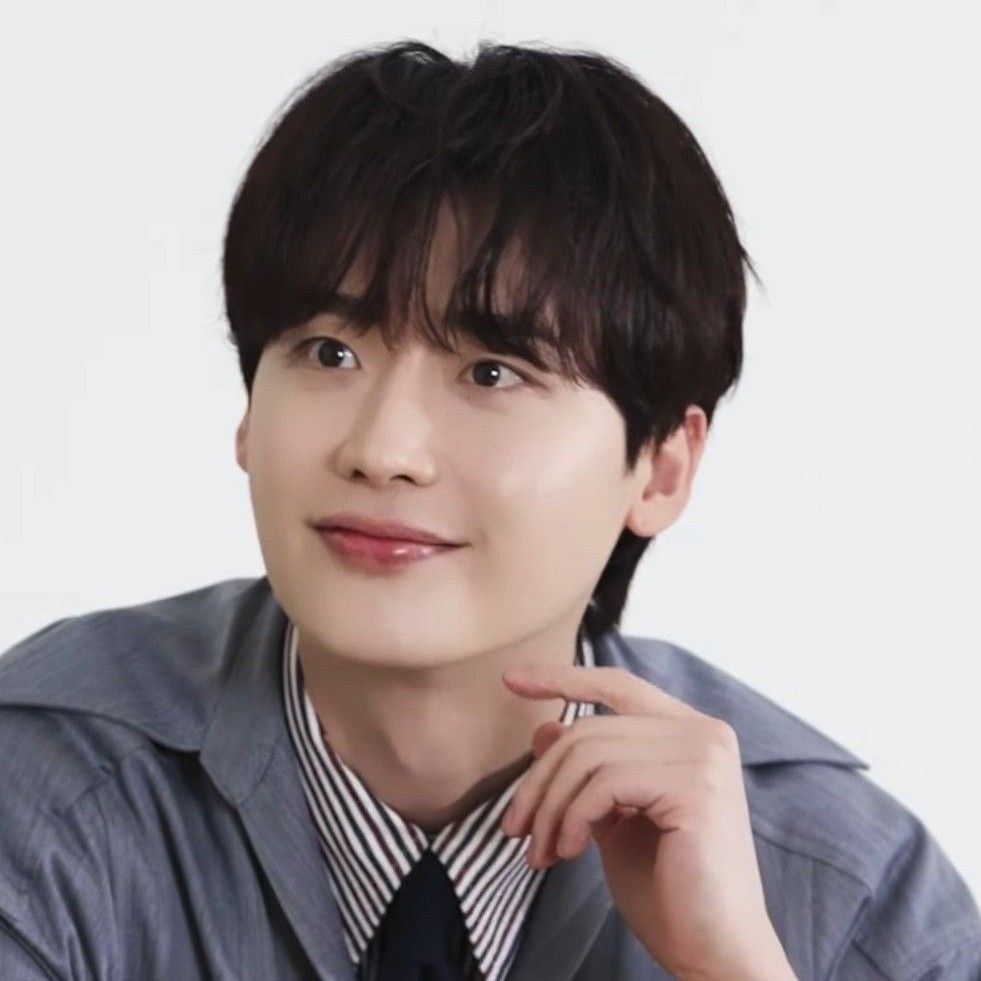 Recent activity shot of Lee Jongsuk