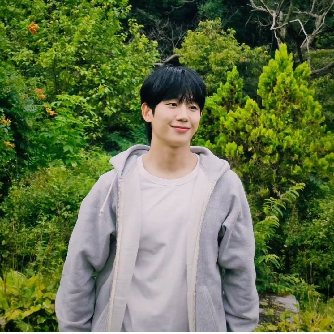 Behind-the-scenes cut of Jung Haein