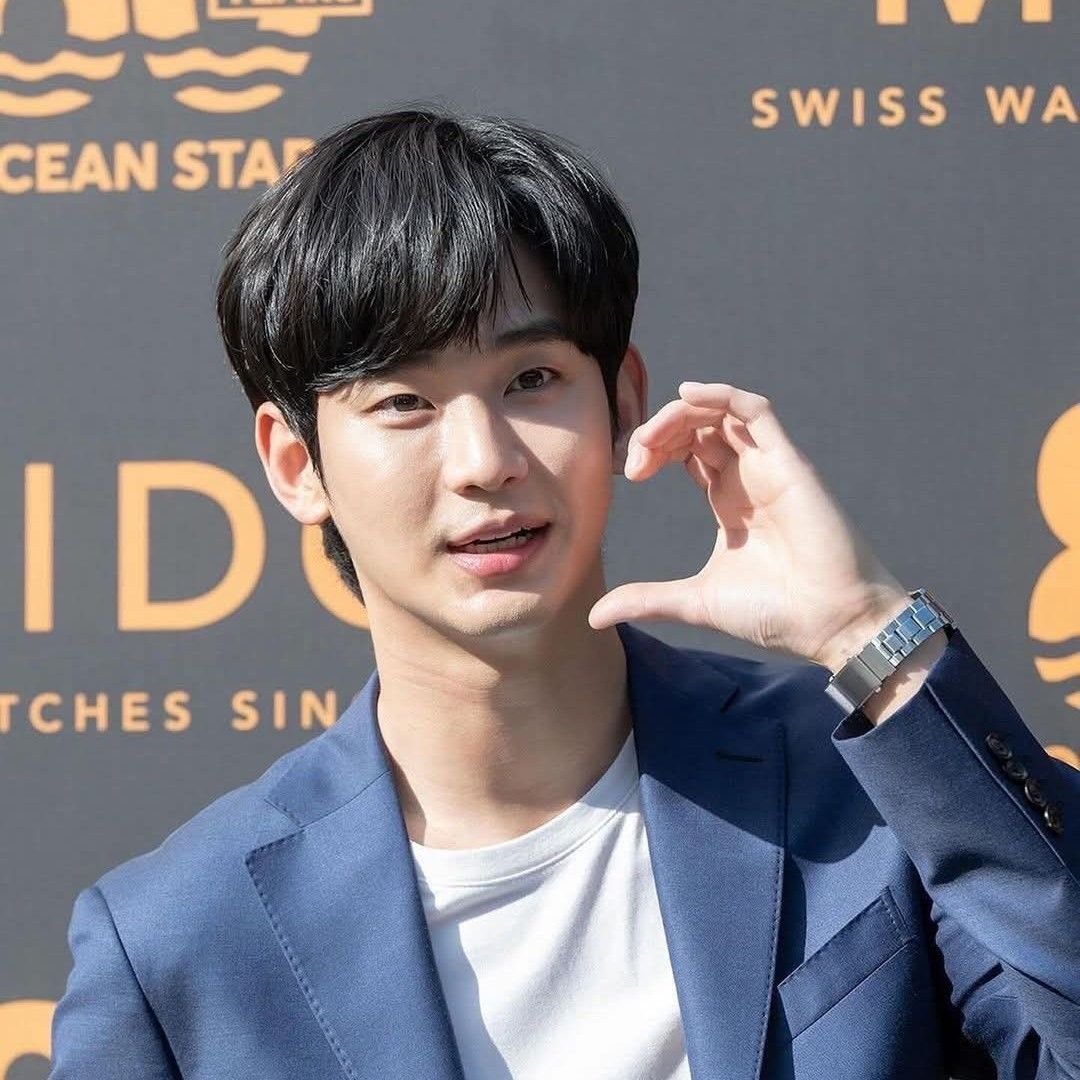 김수현 최근 활동샷
