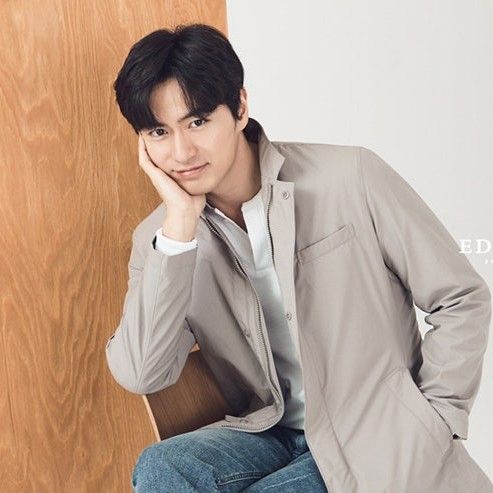 A moment captured by a fan of Lee Jinwook