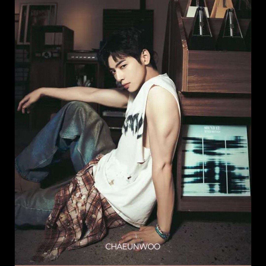 A moment captured by a fan of Cha Eunwoo