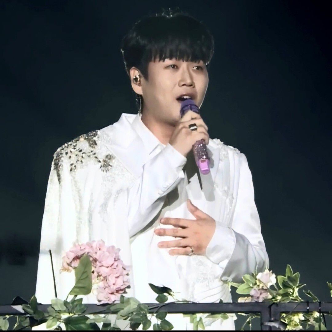 Behind-the-scenes cut of Hwang Youngwoong