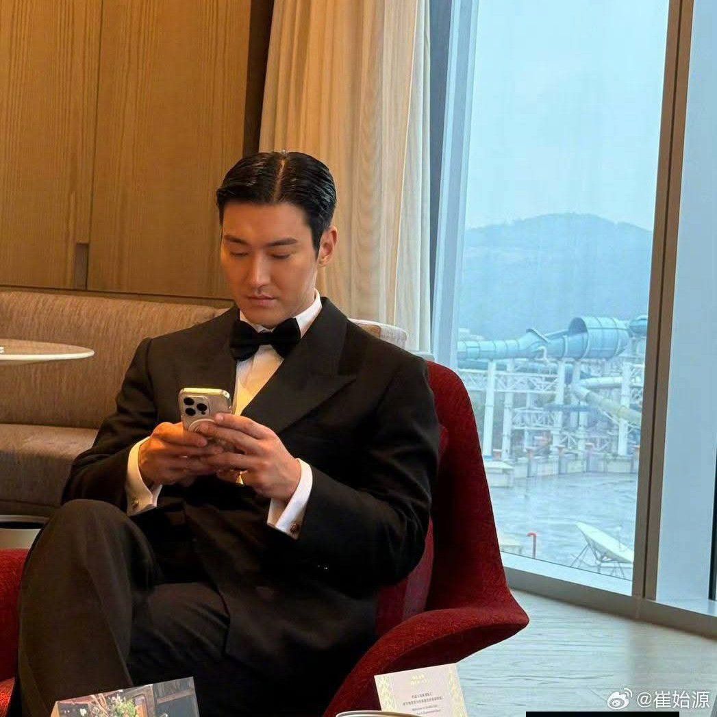 Recent activity shot of Choi Siwon