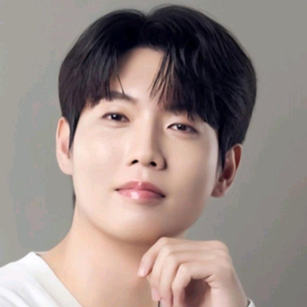 Latest photo of Son Taejin