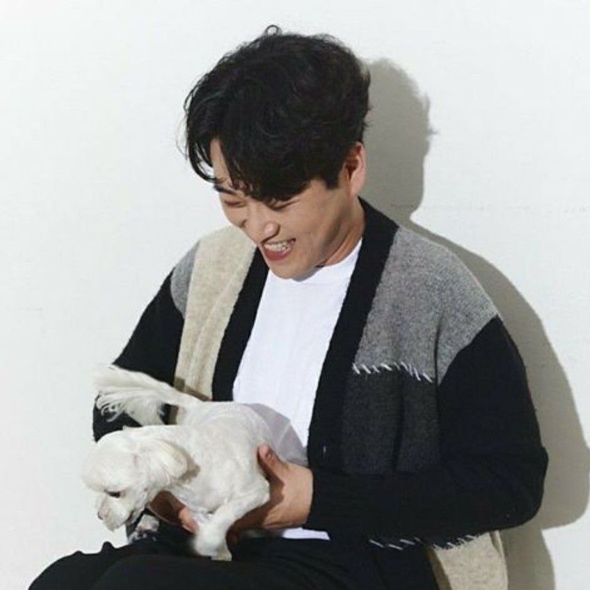 Momen yang diabadikan oleh penggemar Hwang Youngwoong