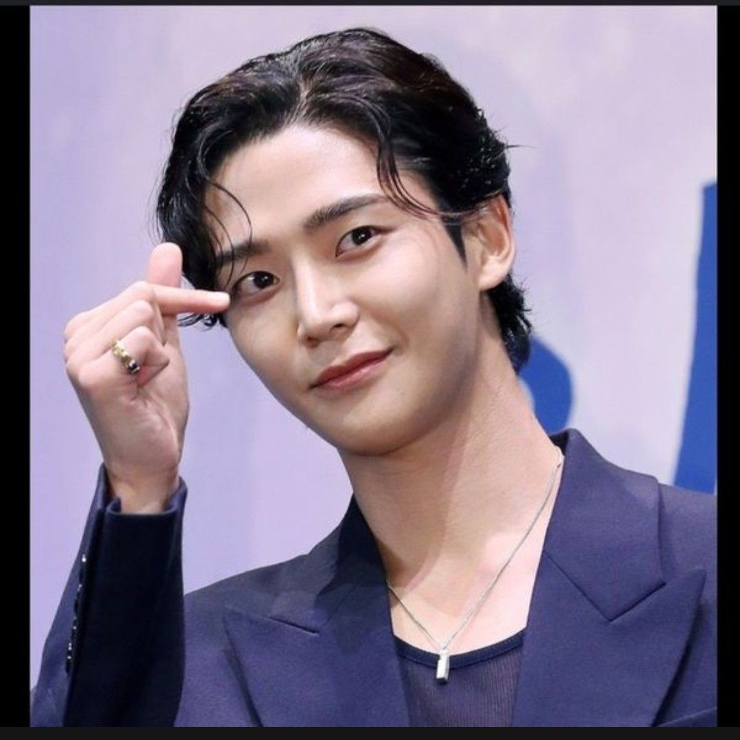 A moment captured by a fan of Rowoon