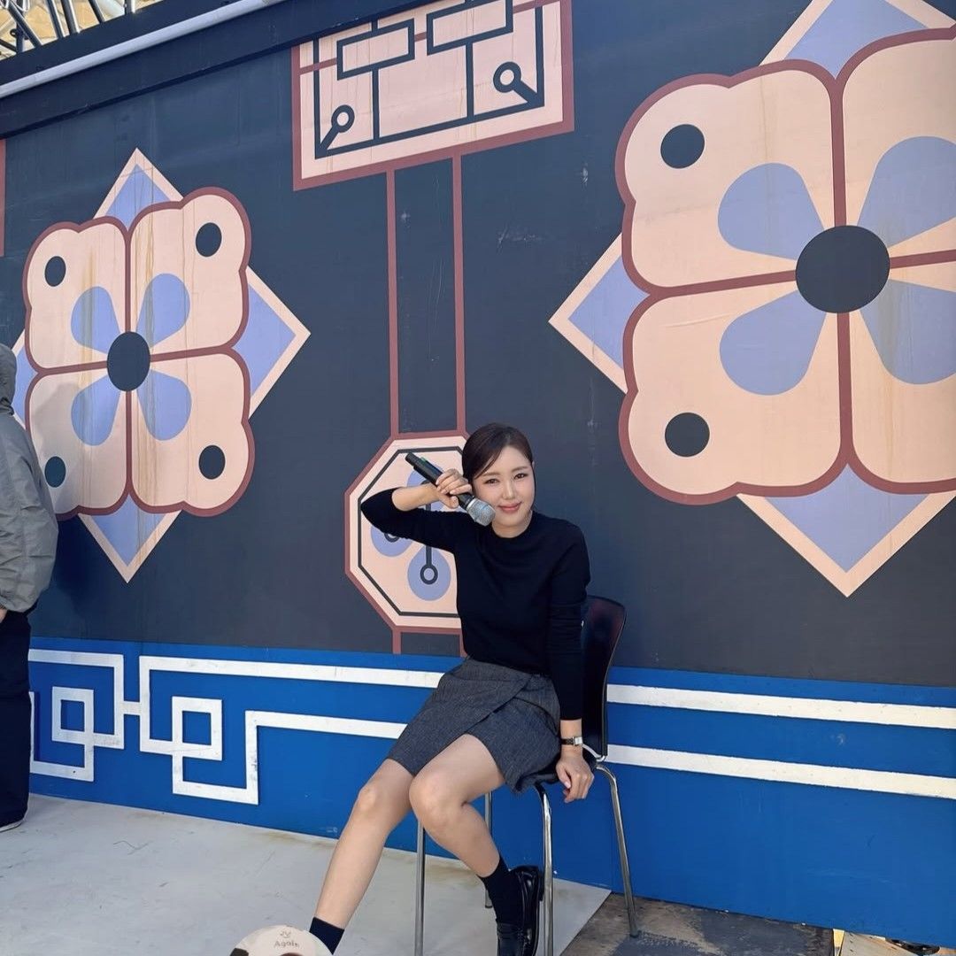 Behind-the-scenes cut of Song Gain