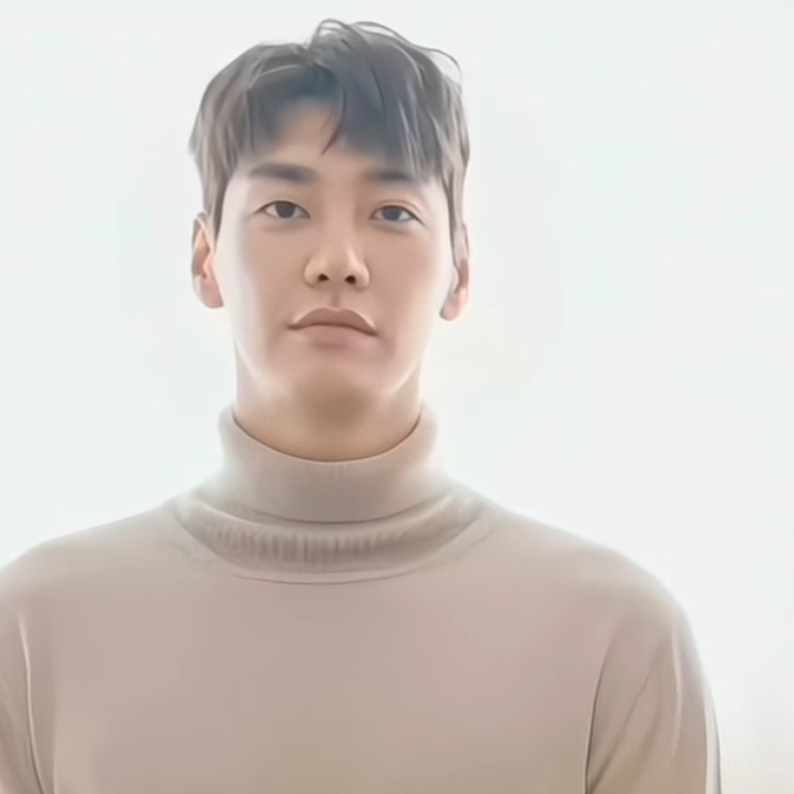 Recent activity shot of Kim Youngkwang