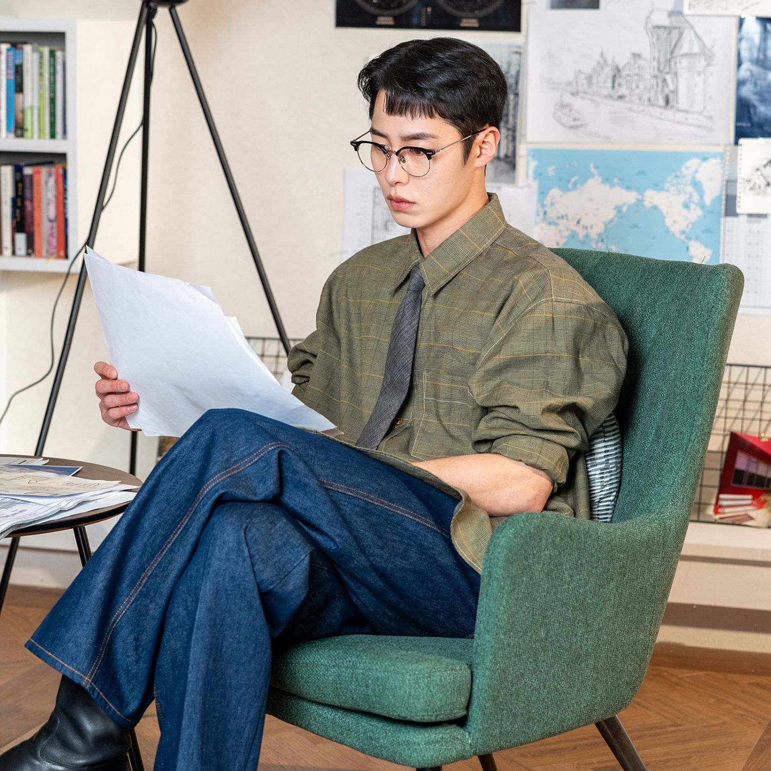 Behind-the-scenes cut of Lee Jaewook
