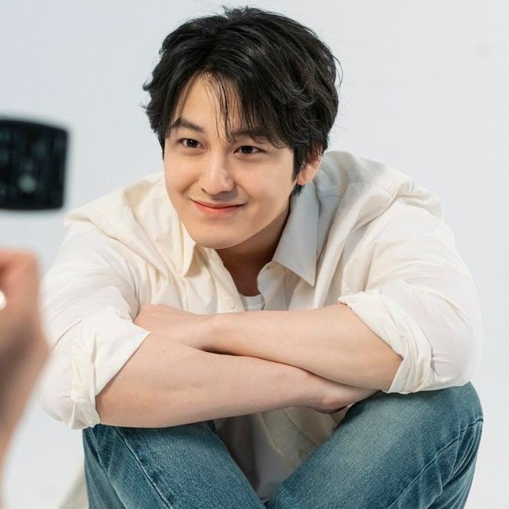Behind-the-scenes cut of Kim Bum