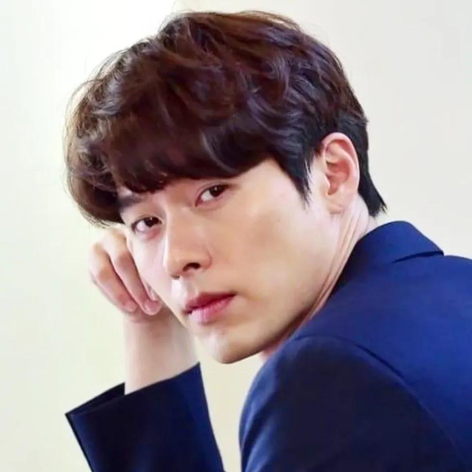 Cuplikan di balik layar dari Hyun Bin