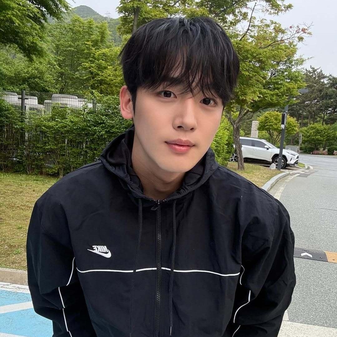 Behind-the-scenes cut of Kim Yohan